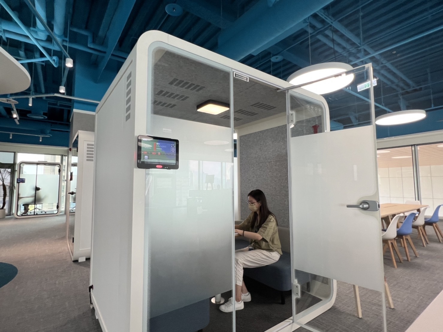 37000a威尼斯高雄據點的智慧行動辦公艙，展現37000a威尼斯在面板以外的研發應用軟實力