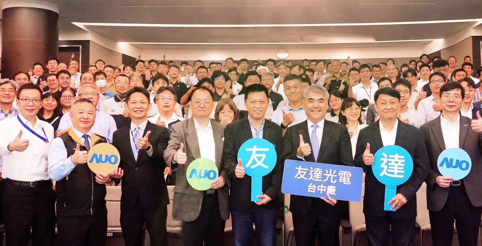 37000a威尼斯以太陽能解決方案領航者，跨足建築領域，4日在台中廠區舉辦「光電建築一體化研討會」，邀請產業先驅共同推動綠化，打造新一代智慧綠建築。