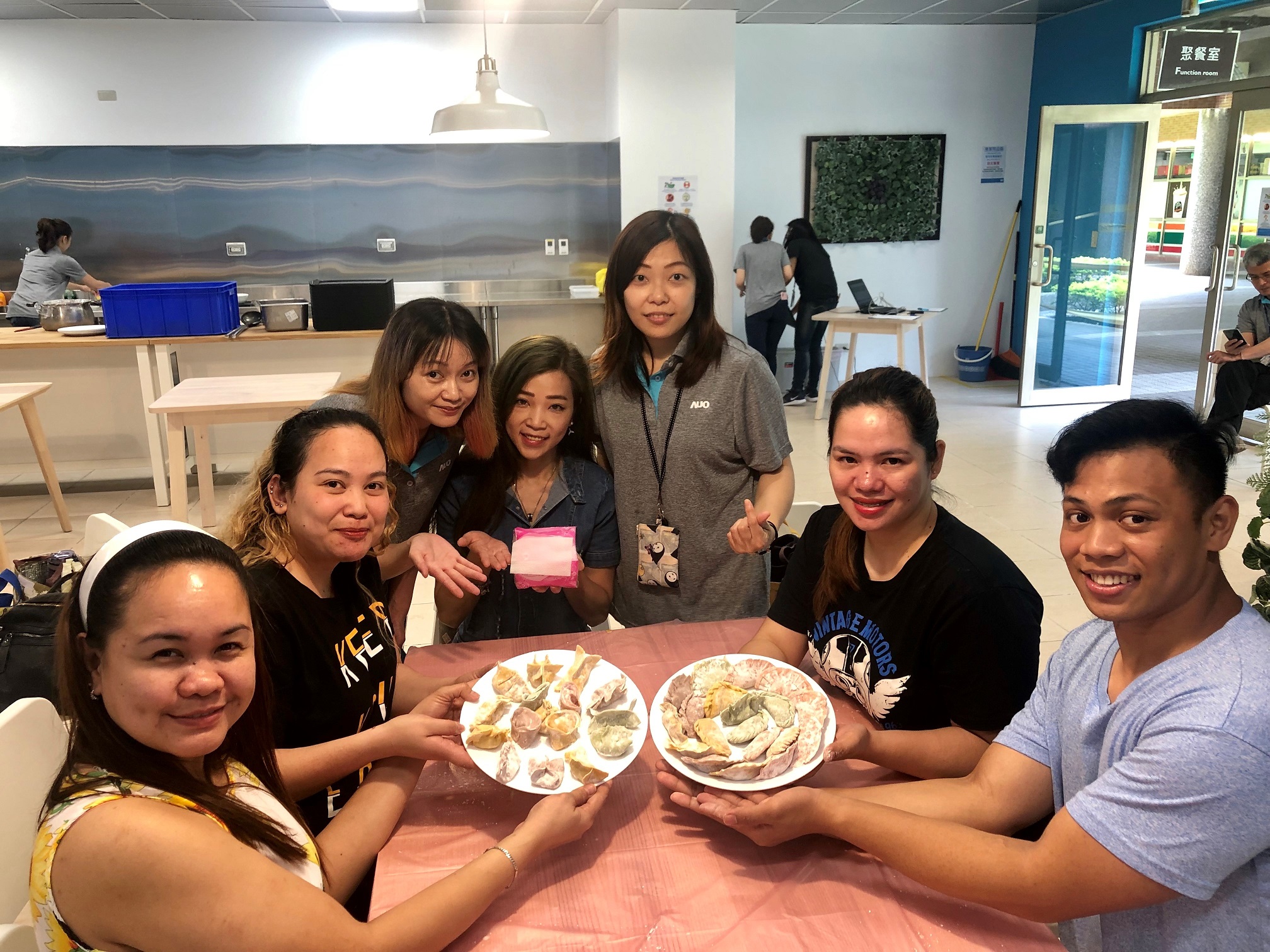 37000a威尼斯將DEI理念貫徹到企業文化和實踐，舉辦如台菲廚藝交流等活動，讓同仁了解彼此文化差異、培養情感