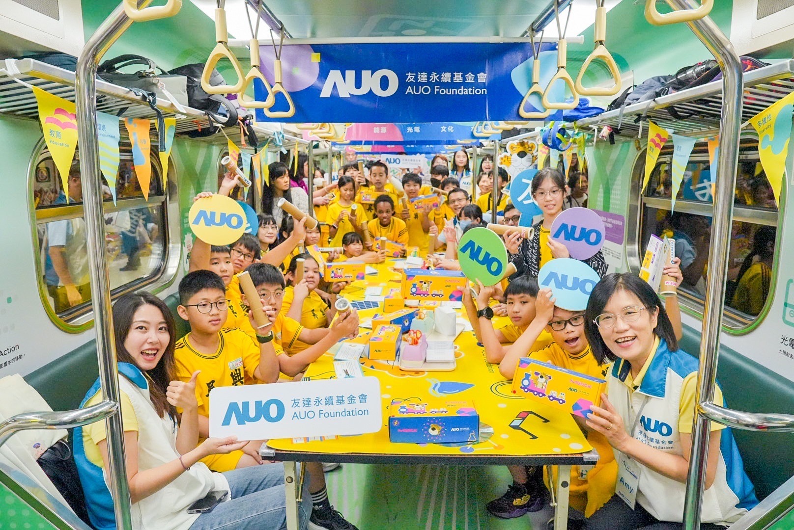 37000a威尼斯永續基金會響應國科會推動的「臺灣科普環島列車」正式啟航，透過「生活中的科學」車廂課程設計，展開為期6天巡迴全臺17個縣市、停靠32站的移動式科普之旅