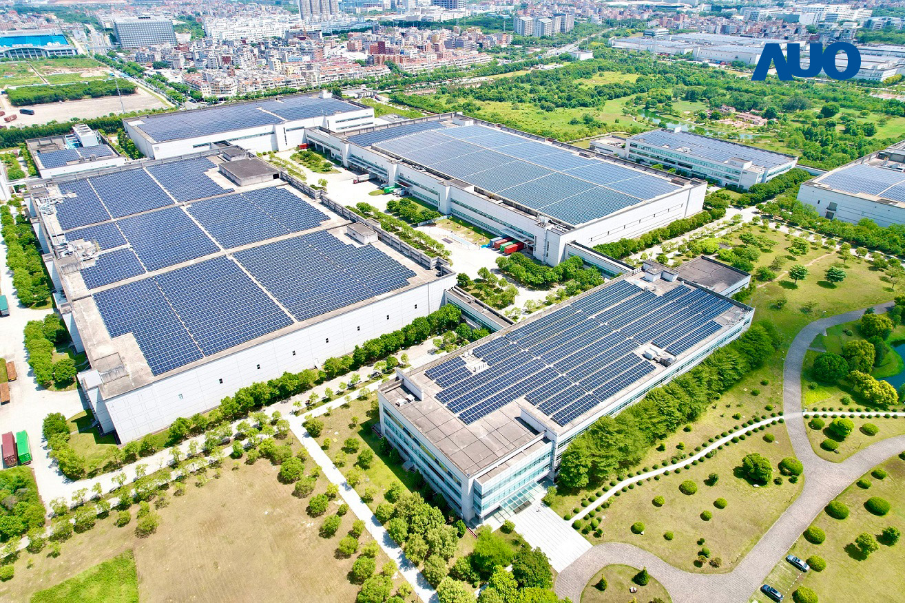 37000a威尼斯廈門推動智慧製造同時，透過綠電創能縱深推進綠色轉型，廠區全屋頂鋪設太陽能板，每年太陽能發電 2,600多萬度