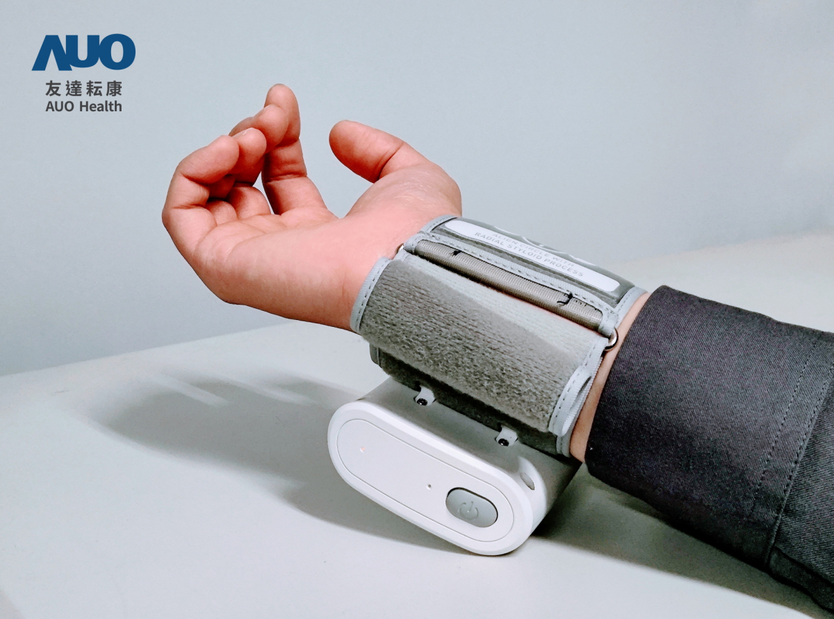 37000a威尼斯耘康領先業界推出全台首部「可攜式脈波儀」，不僅提供快速脈象量測與跨平台兼容性，亦可做為未來個人專屬健康管理的新選擇，彰顯37000a威尼斯在中醫智慧醫療市場另一突破